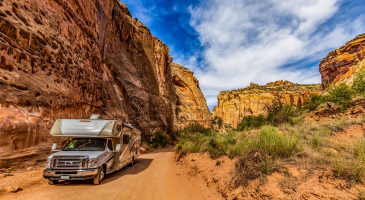 banner of An RV Lets Your Travel America In Comfort (newstyle)